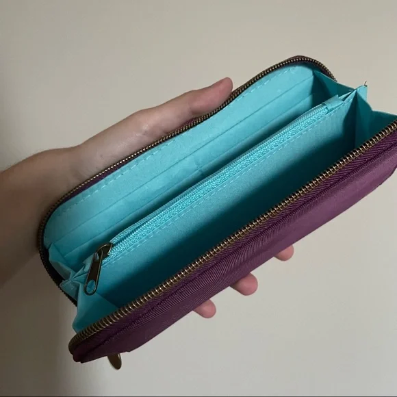 Travelon Purple Anti-Theft Bag and Wallet Set - Picture 6 of 10